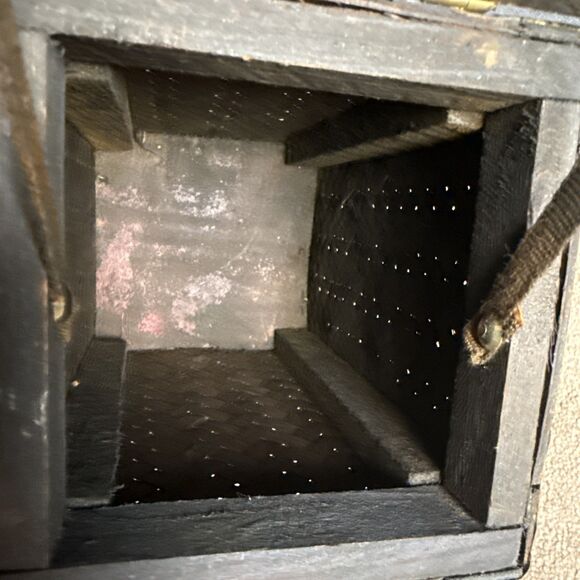 Vintage Wooden Storage Box with Woven Bamboo Panels and Hinged Lid With Latch - Picture 8 of 13